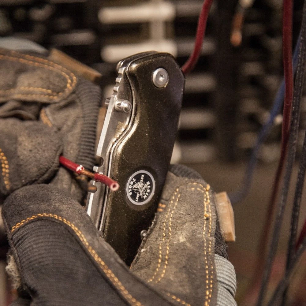 Klein Tools 44201 Electrician's Pocket Knife 9 Klein Tools 44201 Electrician's Pocket Knife - Image 7